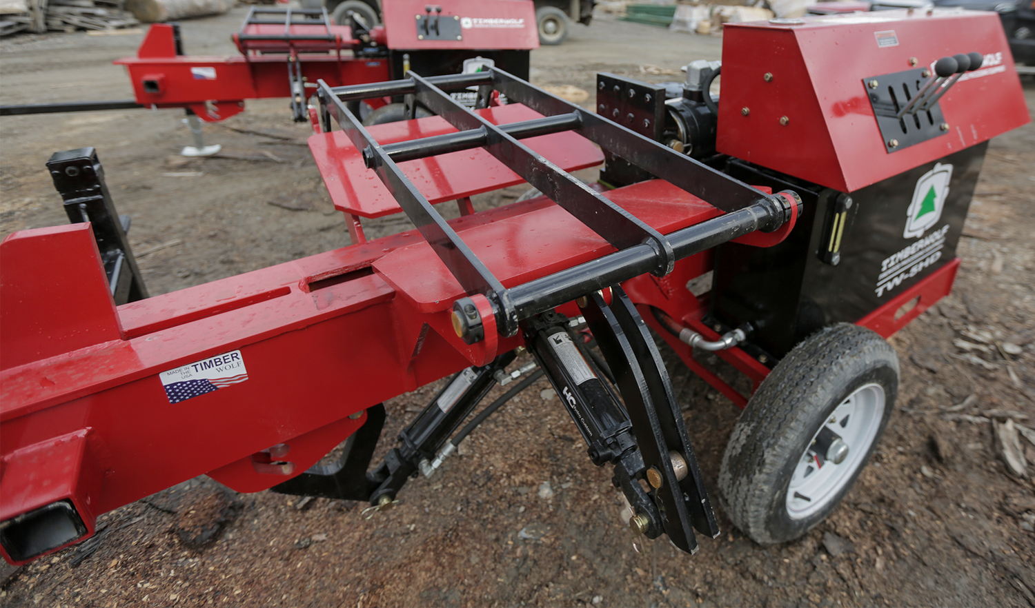 Heavy-Duty Wood Splitter with hydraulic wedge and log lift